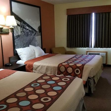 Super 8 By Wyndham Ottumwa Motel Buitenkant foto